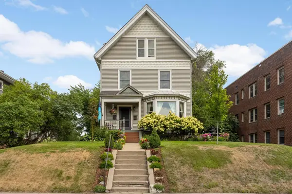 993 Fairmount AVE, Saint Paul, MN 55105
