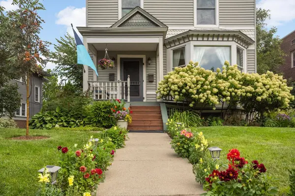 993 Fairmount AVE, Saint Paul, MN 55105