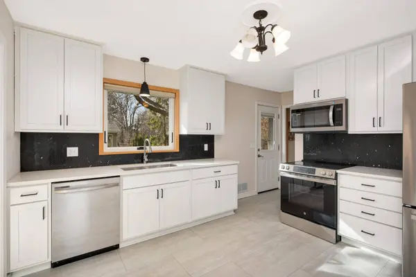 2231 Lexington AVE N, Roseville, MN 55113