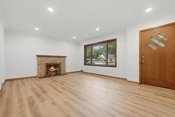 2972 Woodbridge ST, Roseville, MN 55113