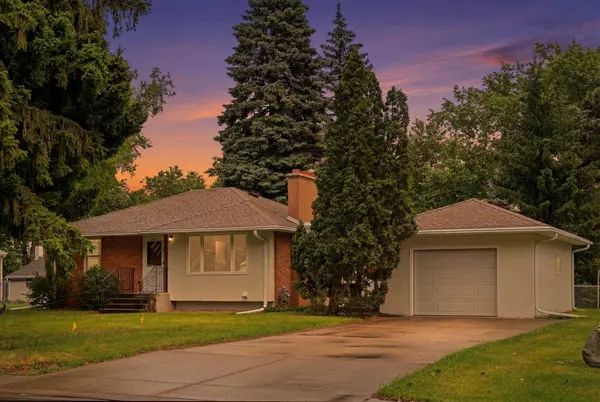 2972 Woodbridge ST, Roseville, MN 55113
