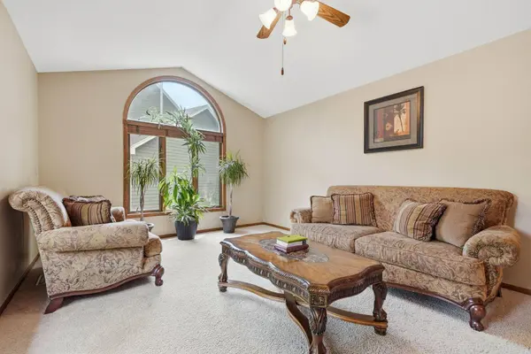 13500 Georgia DR, Apple Valley, MN 55124