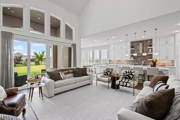 1720 Rolling Heights Lane, Fort Worth, TX 76008