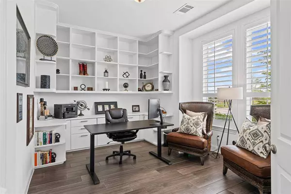 1720 Rolling Heights Lane, Fort Worth, TX 76008