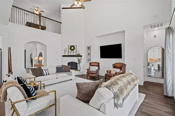 1720 Rolling Heights Lane, Fort Worth, TX 76008