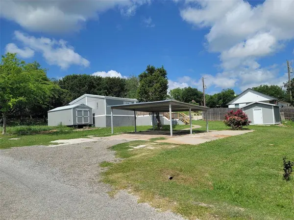 902 Devil's River Drive, Granbury, TX 76048