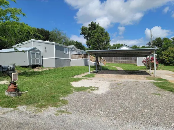 902 Devil's River Drive, Granbury, TX 76048