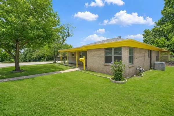 4028 Shawnee Trail, Lake Worth, TX 76135