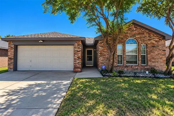 417 Candlestick Trail, Saginaw, TX 76179