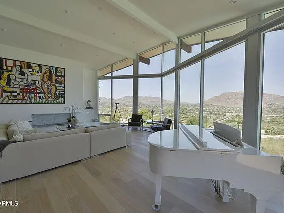 Why Paradise Valley Real Estate Moves Differently Than Other Markets