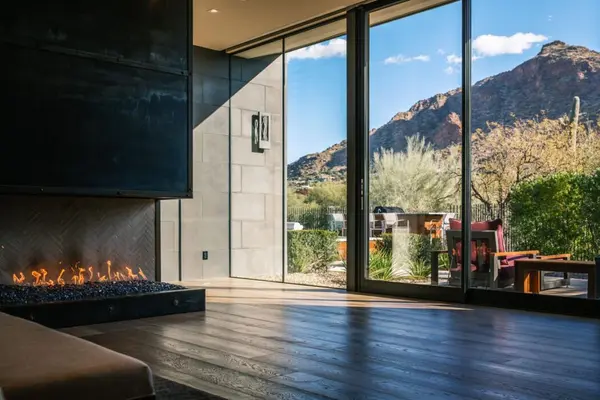 Why Some Paradise Valley Homes Stand Out — and Others Don’t