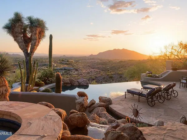 Why Buyers Are Choosing Hillside Homes in Paradise Valley Right Now