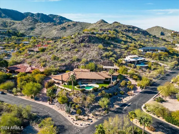 When Bigger Isn’t Better: The Quiet Luxury of Classic Paradise Valley Hillside Homes