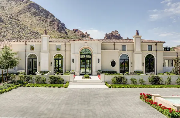feature image of Paradise Valley Ranks Among America’s Wealthiest Suburbs