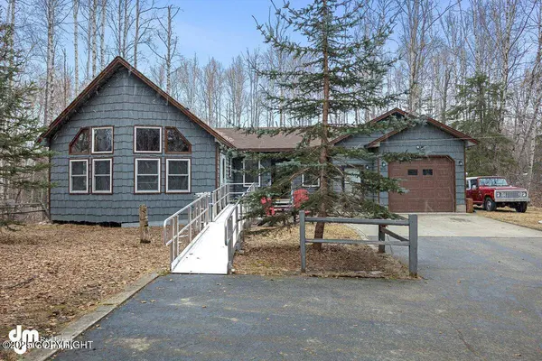 9810 W Bridle LN, Wasilla, AK 99623