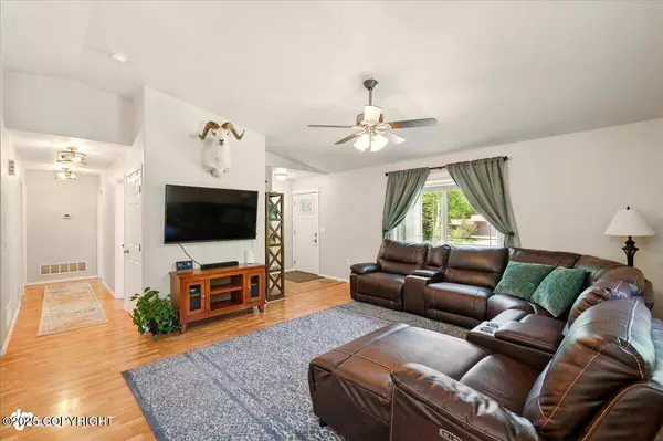 4425 N Cedarwood CIR, Wasilla, AK 99654