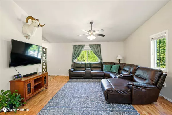 4425 N Cedarwood CIR, Wasilla, AK 99654