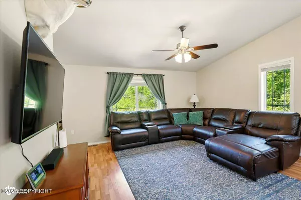 4425 N Cedarwood CIR, Wasilla, AK 99654