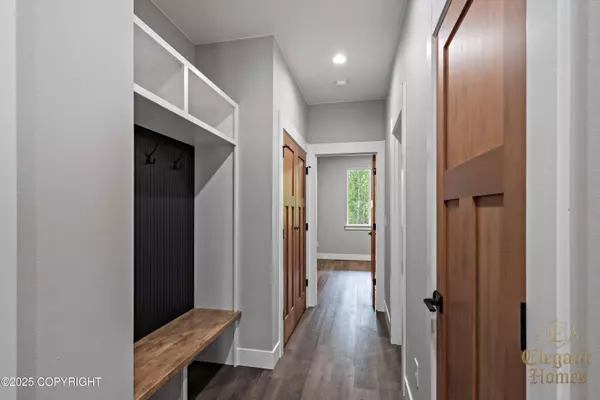 188 N Beaver Lodge RD, Big Lake, AK 99652