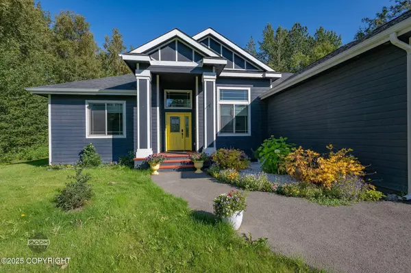 10727 E Meadowlark CIR, Palmer, AK 99645