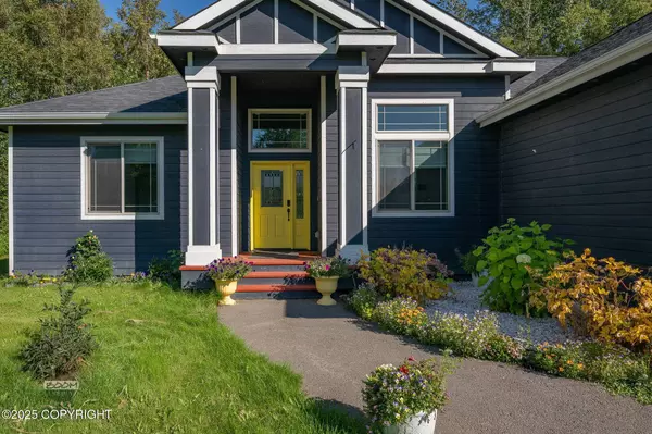 10727 E Meadowlark CIR, Palmer, AK 99645