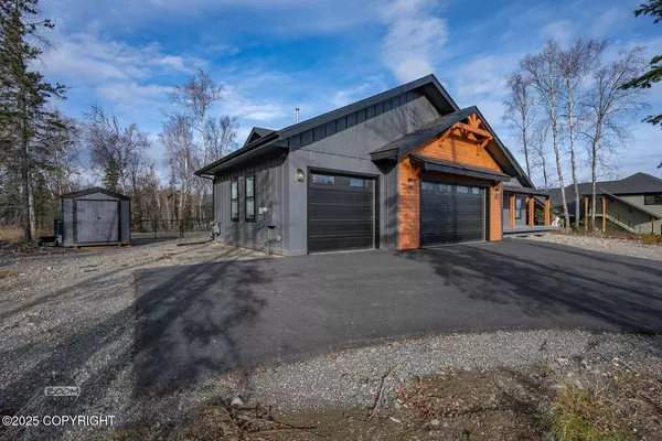 1701 S Corwin LN, Wasilla, AK 99654