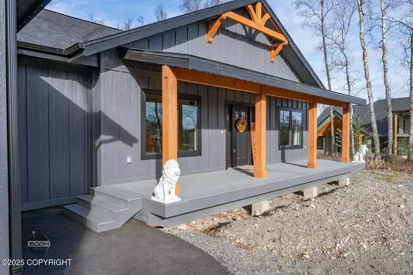 1701 S Corwin LN, Wasilla, AK 99654