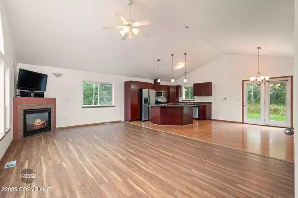 1100 N Golden Hills DR, Palmer, AK 99645