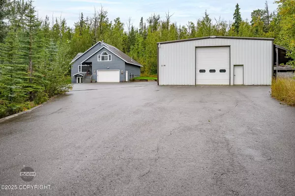 1100 N Golden Hills DR, Palmer, AK 99645