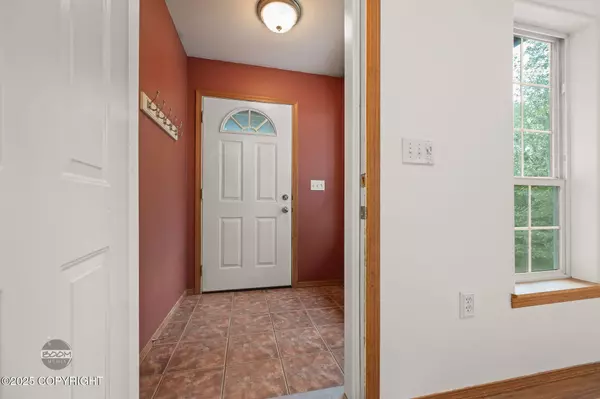 1100 N Golden Hills DR, Palmer, AK 99645