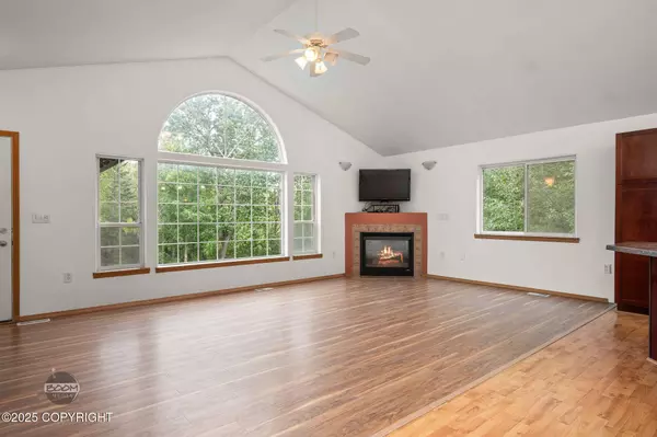 1100 N Golden Hills DR, Palmer, AK 99645