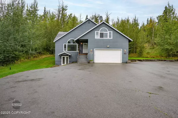1100 N Golden Hills DR, Palmer, AK 99645