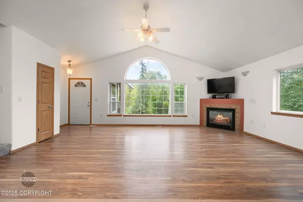 1100 N Golden Hills DR, Palmer, AK 99645