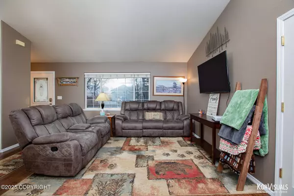 8501 E Empire CIR, Palmer, AK 99645