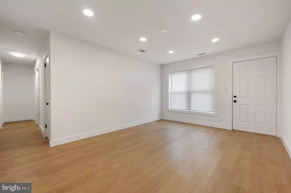 323 SHERIDAN DR, New Castle, DE 19720