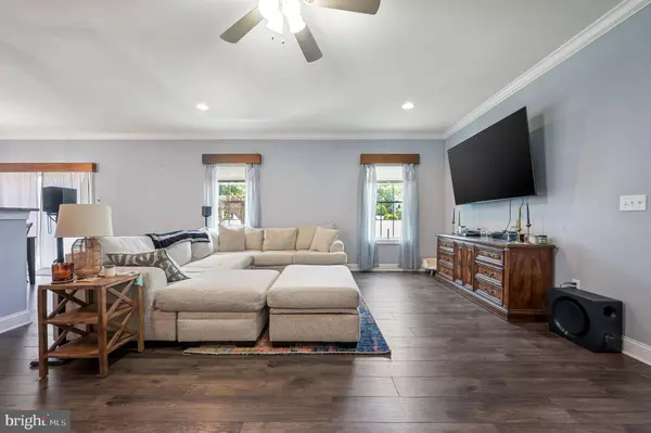 29 E INNER CIR, Dover, DE 19904