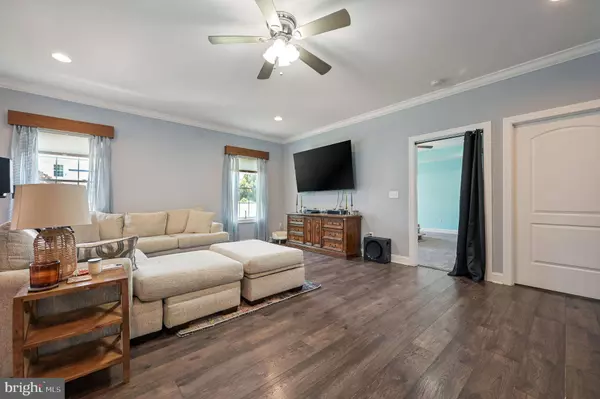 29 E INNER CIR, Dover, DE 19904