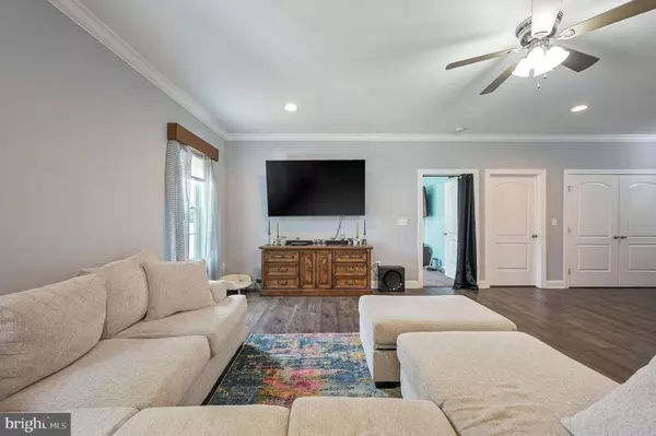 29 E INNER CIR, Dover, DE 19904