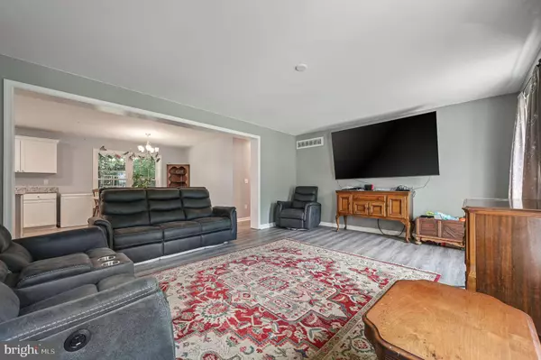 228 N GOVERNORS BLVD, Dover, DE 19901