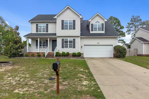 2929 Piney Mountain Drive, Hope Mills, NC 28348