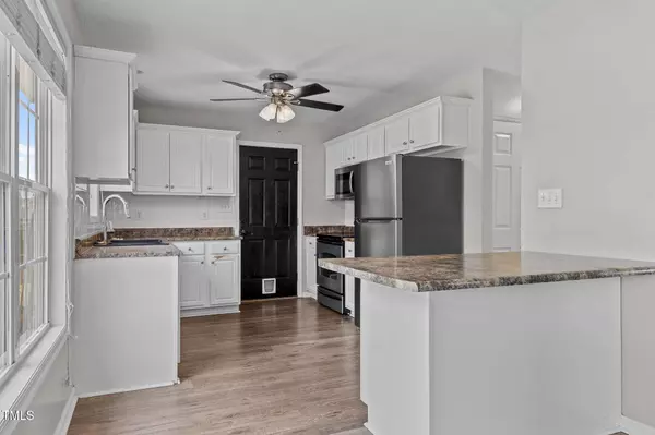 2929 Piney Mountain Drive, Hope Mills, NC 28348