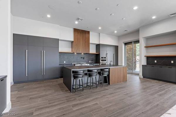 1 Costa Del Sol CT, Henderson, NV 89011