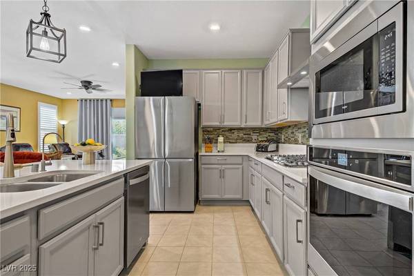 6559 Summershade ST, North Las Vegas, NV 89086