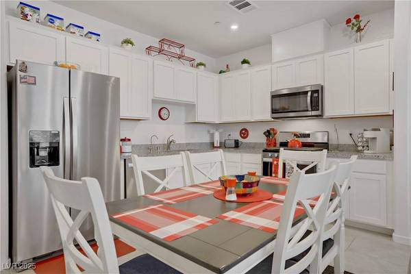 664 Foam Flower LN, Henderson, NV 89015