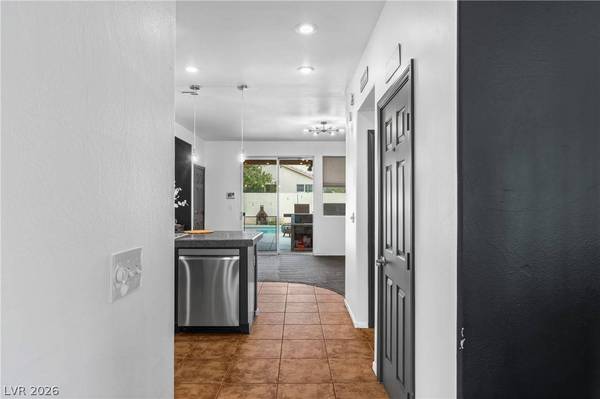 688 Canfield Point AVE, Las Vegas, NV 89183