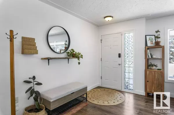 8732 151 ST NW, Edmonton, AB T5R 1H9