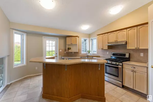 17623 91 ST NW, Edmonton, AB T5Z 2L4