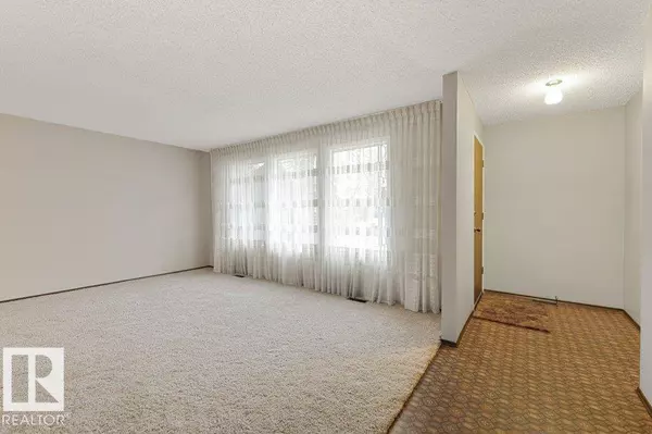 23 LORRAINE CR, St. Albert, AB T8N 2R4