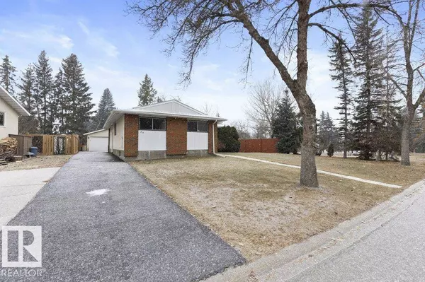 23 LORRAINE CR, St. Albert, AB T8N 2R4