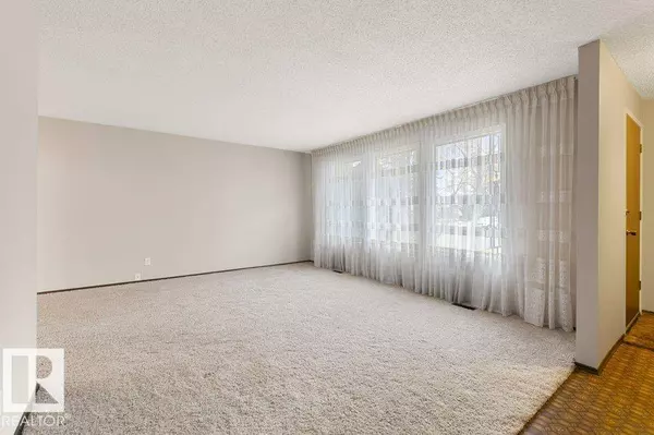 23 LORRAINE CR, St. Albert, AB T8N 2R4